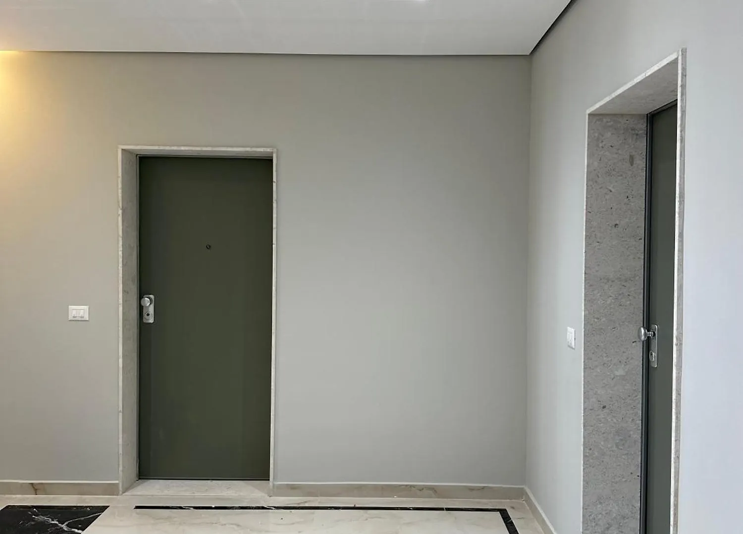 Essy Apartment Tirana 0*,  Albanië